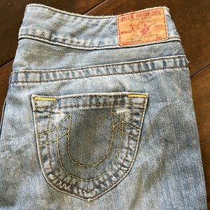 True religion distressed capri pants size 32